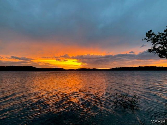 680 Emerald Pointe Drive 1, Hollister, MO 65672