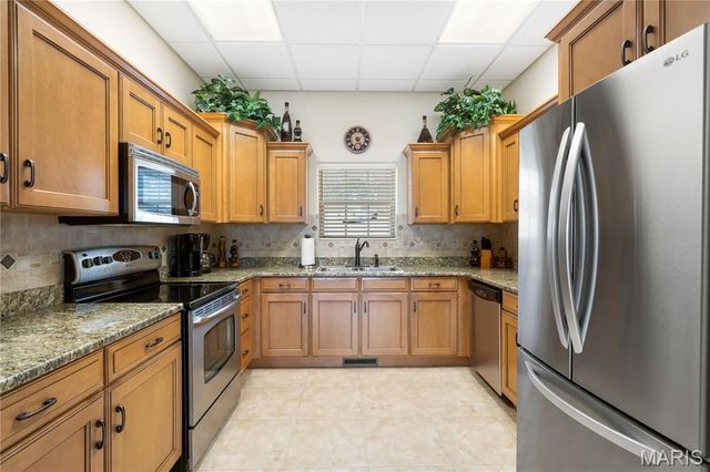 680 Emerald Pointe Drive 1, Hollister, MO 65672