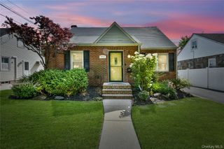 592 Winthrop Avenue, Bellmore, NY 11710