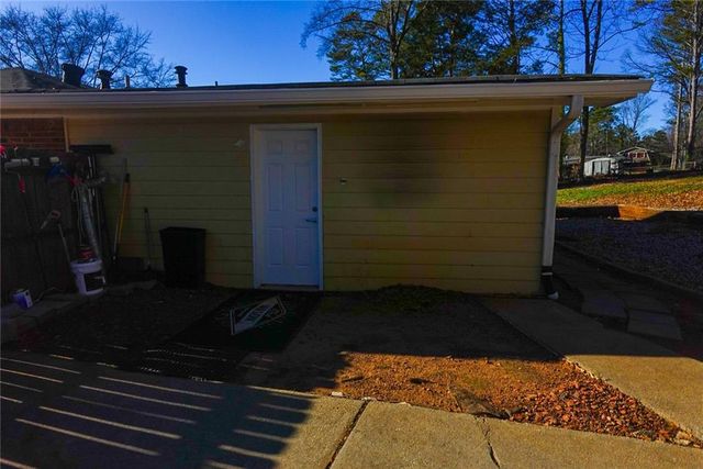 2671 Kings Circle, Lawrenceville, GA 30044