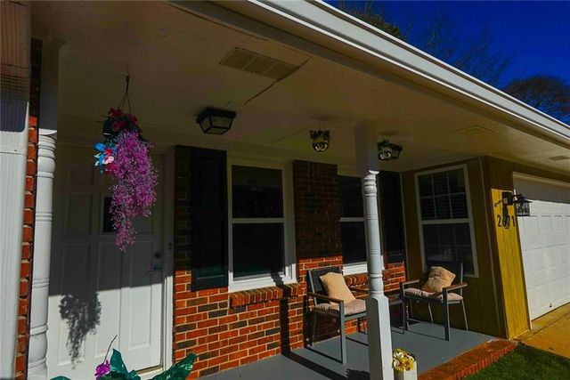 2671 Kings Circle, Lawrenceville, GA 30044