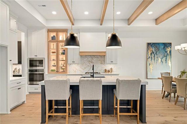 11233 S Sunray Drive, Olathe, KS 66061