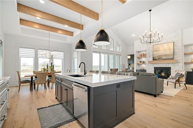 11233 S Sunray Drive, Olathe, KS 66061