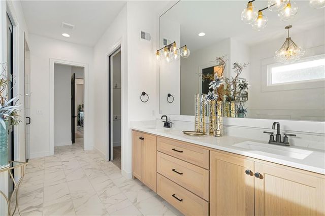 11233 S Sunray Drive, Olathe, KS 66061