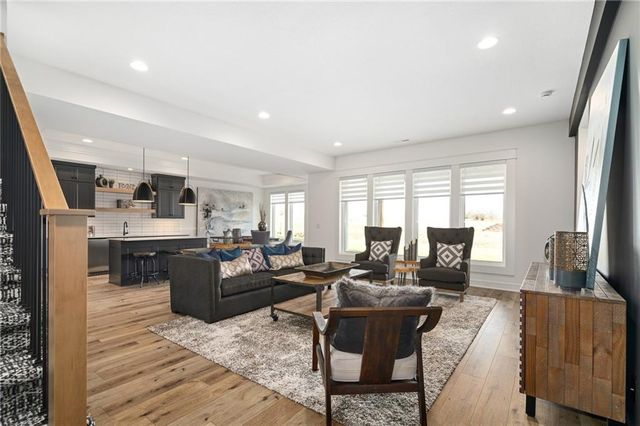 11233 S Sunray Drive, Olathe, KS 66061