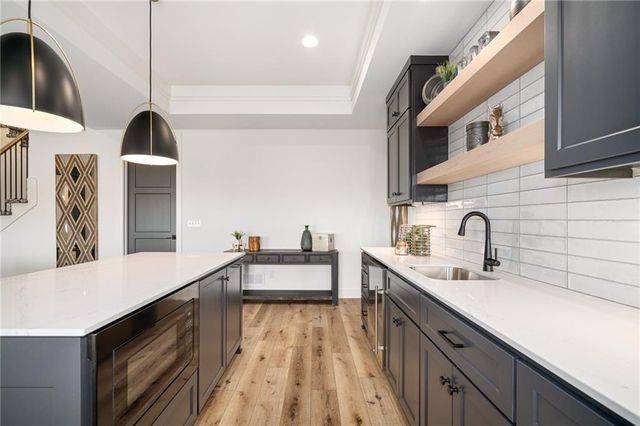 11233 S Sunray Drive, Olathe, KS 66061