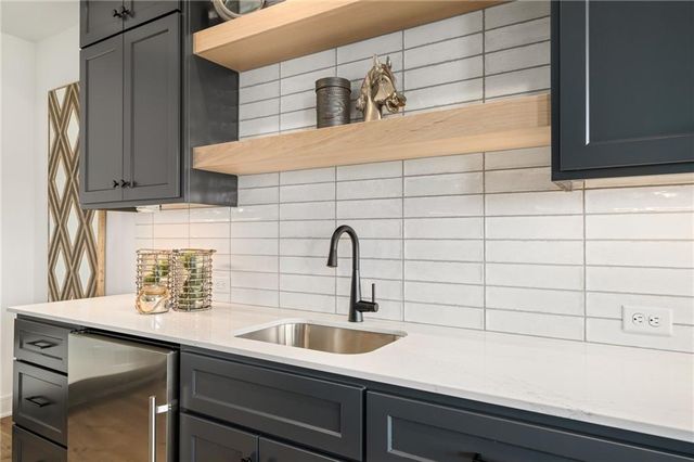 11233 S Sunray Drive, Olathe, KS 66061