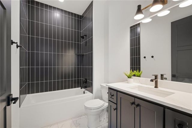 11233 S Sunray Drive, Olathe, KS 66061