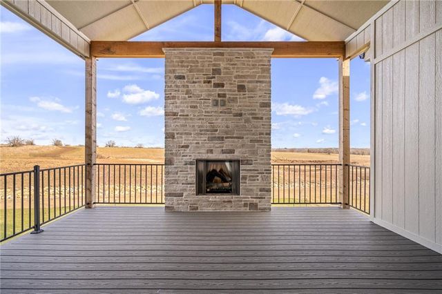 11233 S Sunray Drive, Olathe, KS 66061