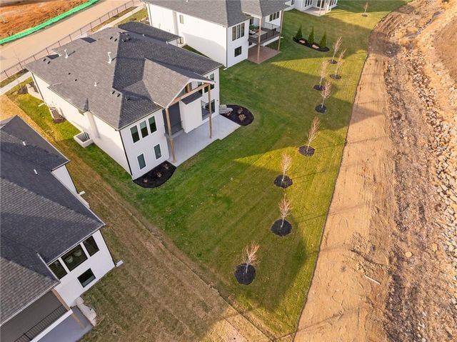 11233 S Sunray Drive, Olathe, KS 66061