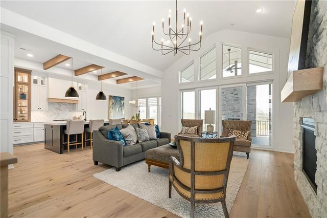 11233 S Sunray Drive, Olathe, KS 66061