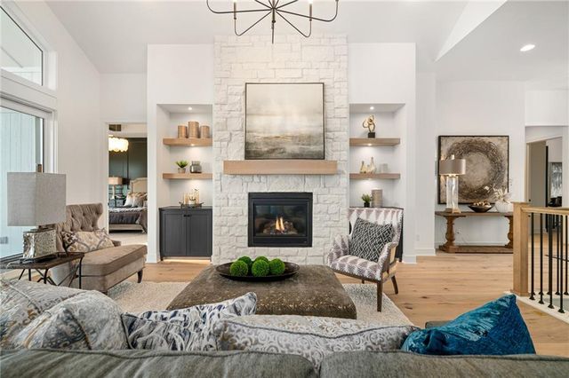 11233 S Sunray Drive, Olathe, KS 66061