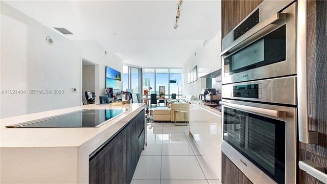 851 NE 1st Ave 1508, Miami, FL 33132