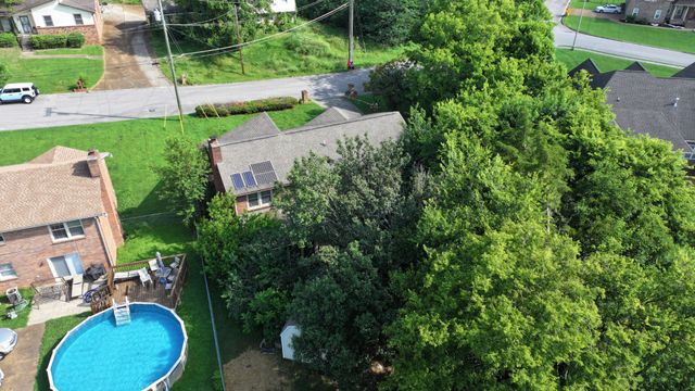 4301 Golden Hills Dr, Nashville, TN 37218
