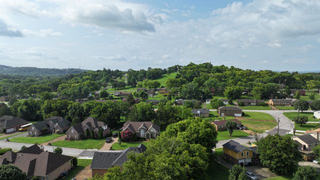 4301 Golden Hills Dr, Nashville, TN 37218