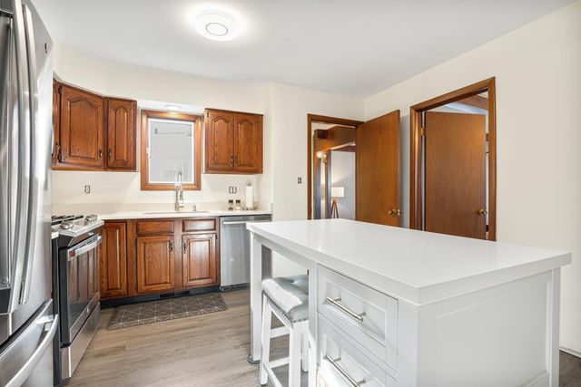 6430 Ellsworth Place, Merrillville, IN 46410