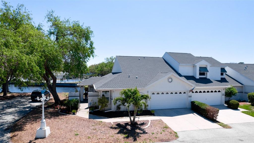 Image 1 of property listing at 11009 JASMINE CIRCLE, Bradenton, FL 34209