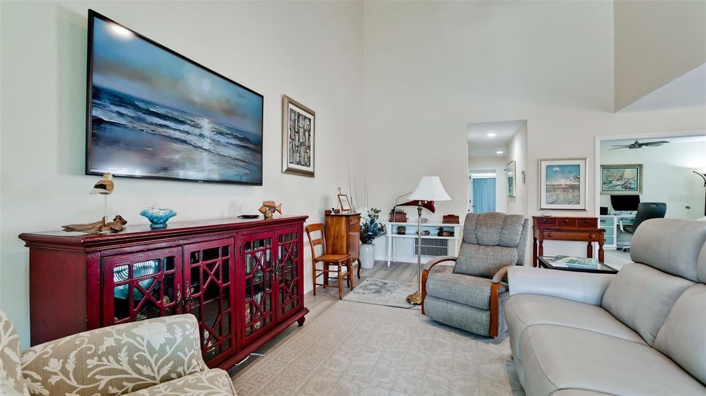 Image 11 of property listing at 11009 JASMINE CIRCLE, Bradenton, FL 34209