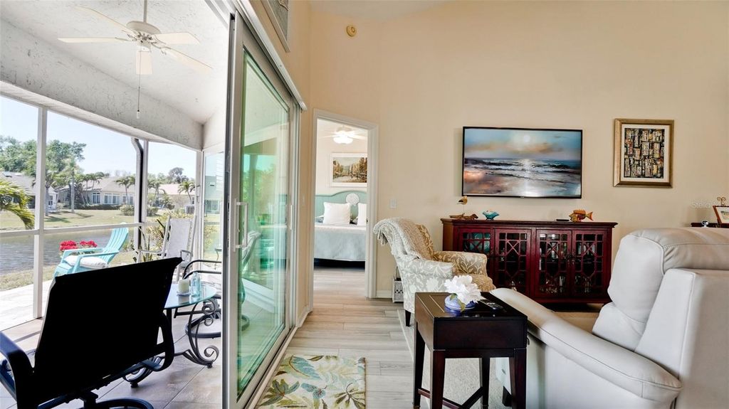 Image 12 of property listing at 11009 JASMINE CIRCLE, Bradenton, FL 34209