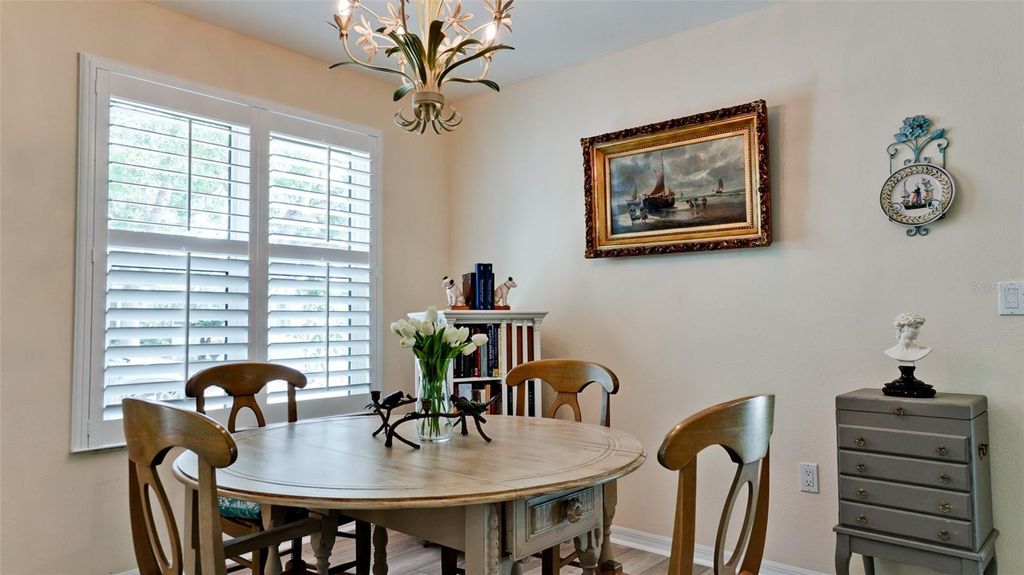 Image 13 of property listing at 11009 JASMINE CIRCLE, Bradenton, FL 34209