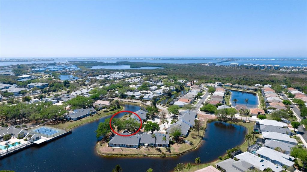 Image 3 of property listing at 11009 JASMINE CIRCLE, Bradenton, FL 34209