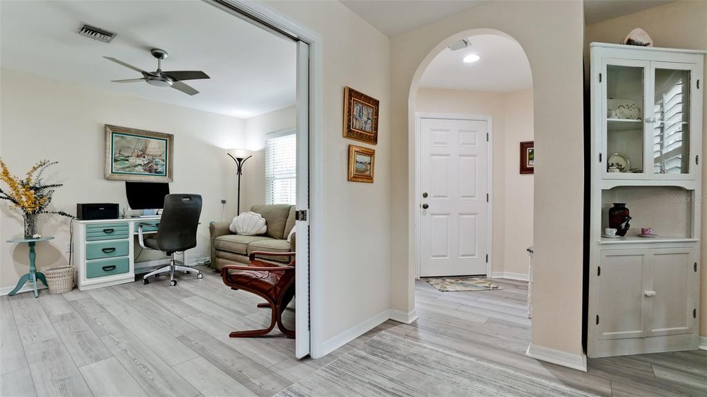 Image 8 of property listing at 11009 JASMINE CIRCLE, Bradenton, FL 34209