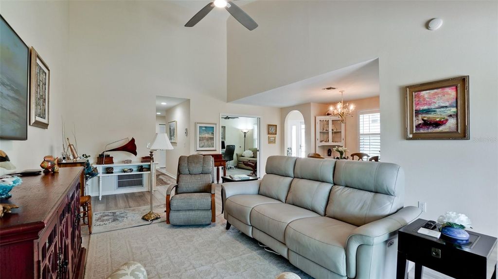 Image 9 of property listing at 11009 JASMINE CIRCLE, Bradenton, FL 34209