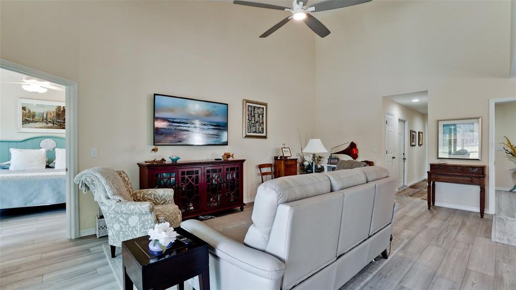 Image 10 of property listing at 11009 JASMINE CIRCLE, Bradenton, FL 34209
