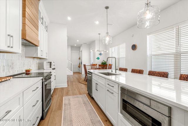 215 N 19TH Avenue N B, Jacksonville Beach, FL 32250