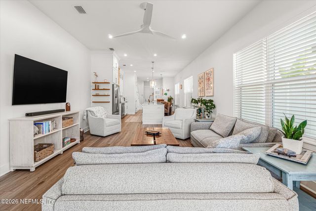 215 N 19TH Avenue N B, Jacksonville Beach, FL 32250