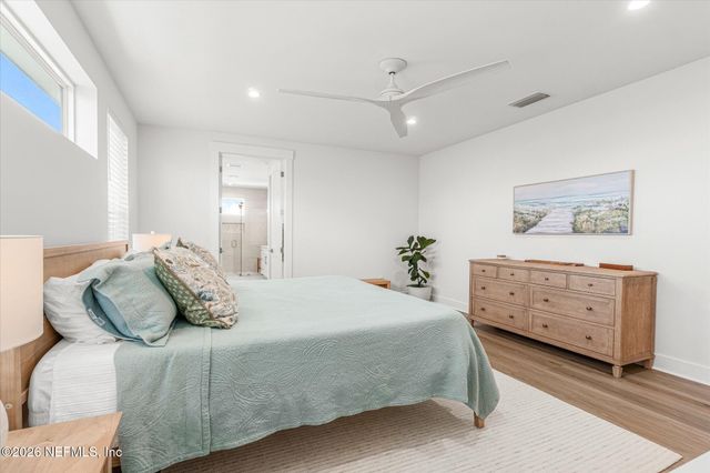 215 N 19TH Avenue N B, Jacksonville Beach, FL 32250