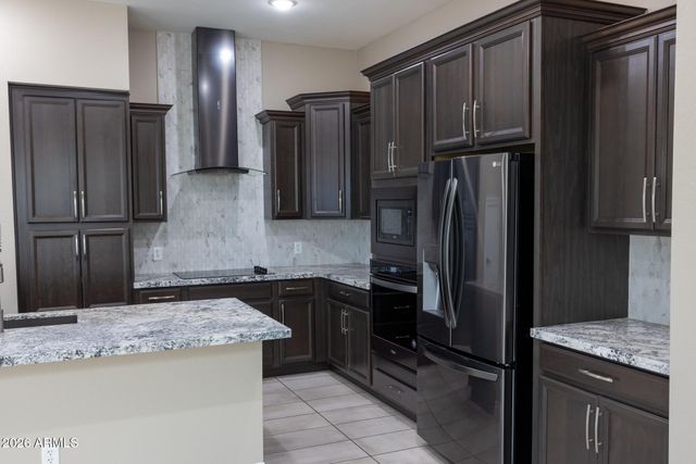 2462 E LOVEBIRD Lane, Gilbert, AZ 85297
