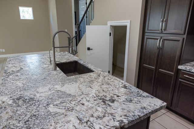 2462 E LOVEBIRD Lane, Gilbert, AZ 85297
