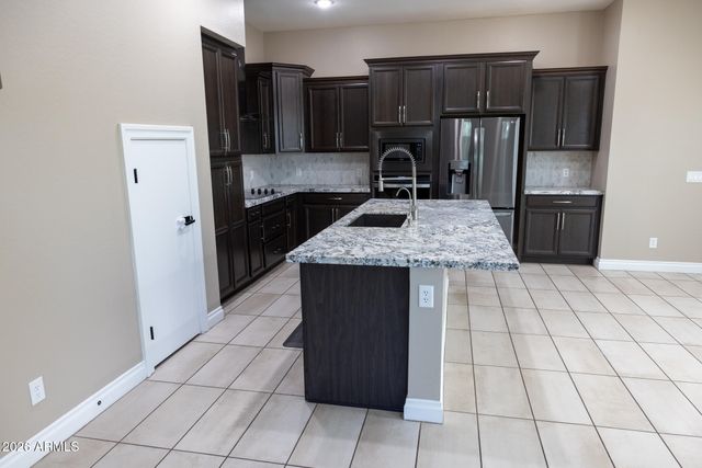2462 E LOVEBIRD Lane, Gilbert, AZ 85297