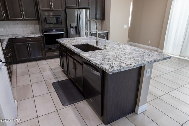 2462 E LOVEBIRD Lane, Gilbert, AZ 85297