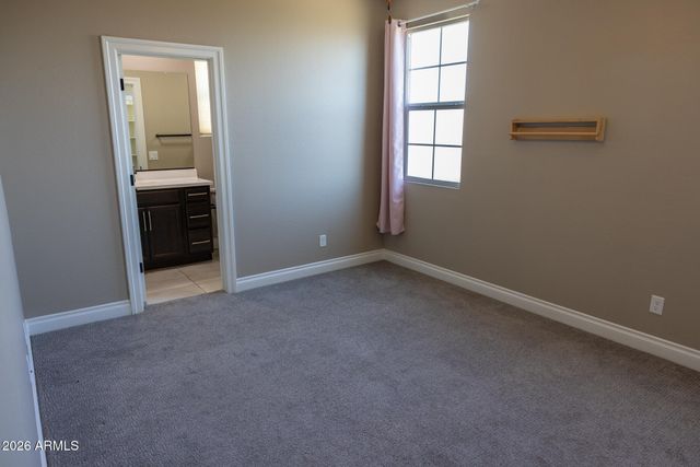 2462 E LOVEBIRD Lane, Gilbert, AZ 85297