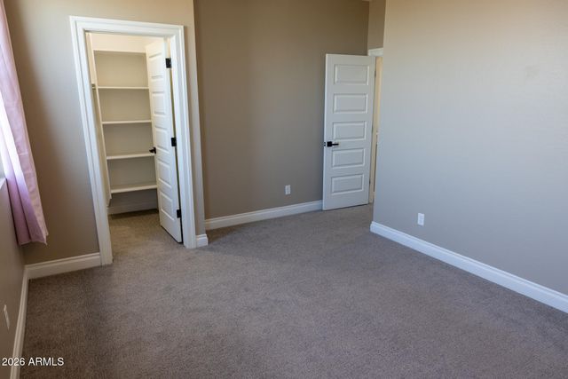 2462 E LOVEBIRD Lane, Gilbert, AZ 85297