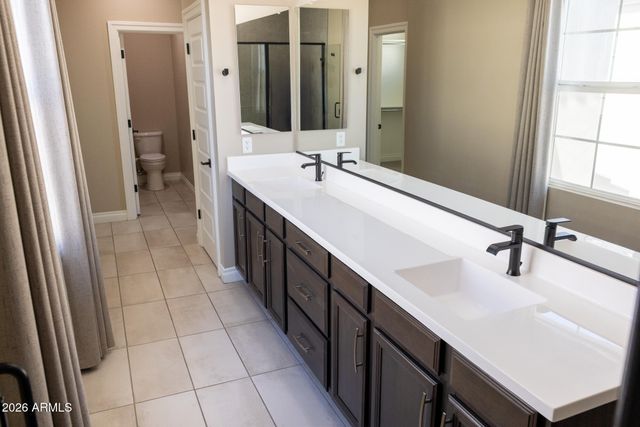 2462 E LOVEBIRD Lane, Gilbert, AZ 85297