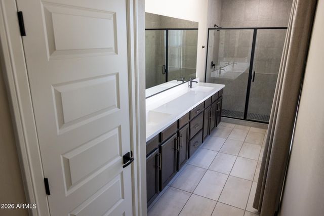 2462 E LOVEBIRD Lane, Gilbert, AZ 85297
