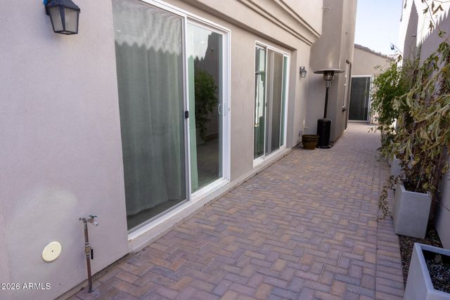 2462 E LOVEBIRD Lane, Gilbert, AZ 85297