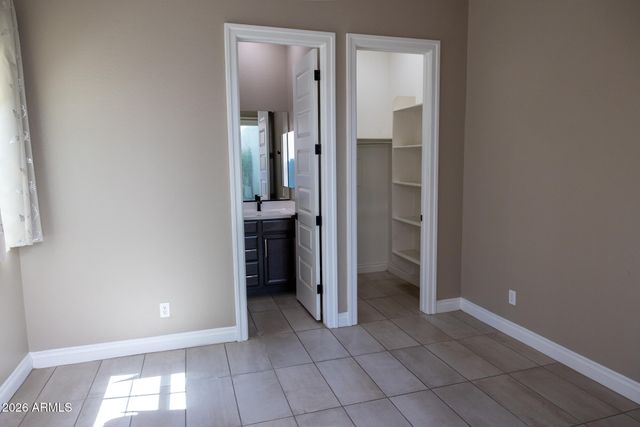 2462 E LOVEBIRD Lane, Gilbert, AZ 85297