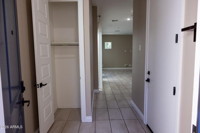 2462 E LOVEBIRD Lane, Gilbert, AZ 85297