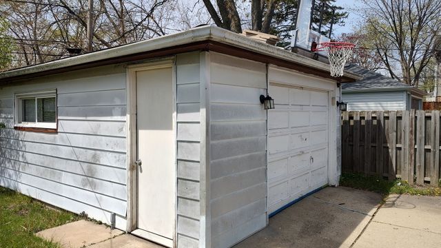 8312 N Milwaukee Avenue, Niles, IL 60714