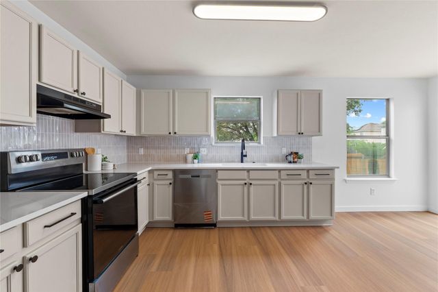 13213 Sea Biscuit DR, Del Valle, TX 78617