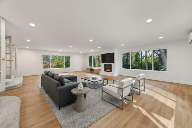 10365 Hanging Wall Dr, Grass Valley, CA 95945