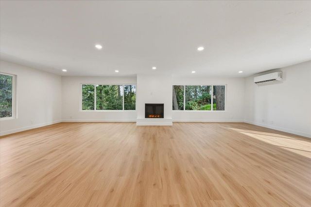 10365 Hanging Wall Dr, Grass Valley, CA 95945