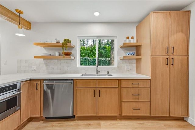 10365 Hanging Wall Dr, Grass Valley, CA 95945