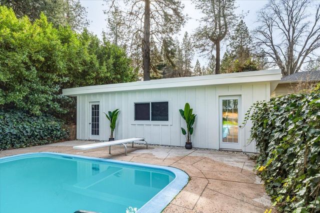 10365 Hanging Wall Dr, Grass Valley, CA 95945