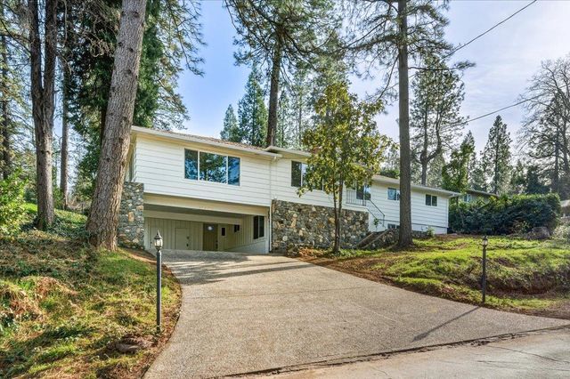 10365 Hanging Wall Dr, Grass Valley, CA 95945
