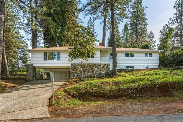 10365 Hanging Wall Dr, Grass Valley, CA 95945